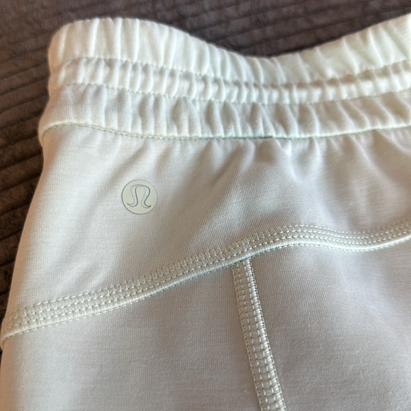 Luluemon Sofstreme high rise short 4 inches - Picture 3 of 5